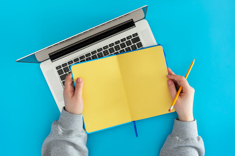 دانلود دفترچه آزمون استخدامی سرایداری آموزش و پرورش ۱۴۰۴ دانلود دفترچه آزمون استخدامی سرایداری آموزش و پرورش ۱۴۰۴